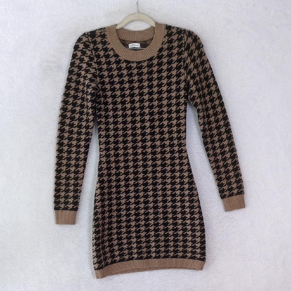 Hollister Dresses & Skirts - Hollister Junior's Brown & Black Houndstooth Long Sleeve Sweater Dress Size S